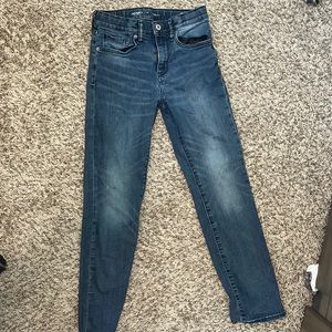 Old Navy boys karate Slim jeans in a size large